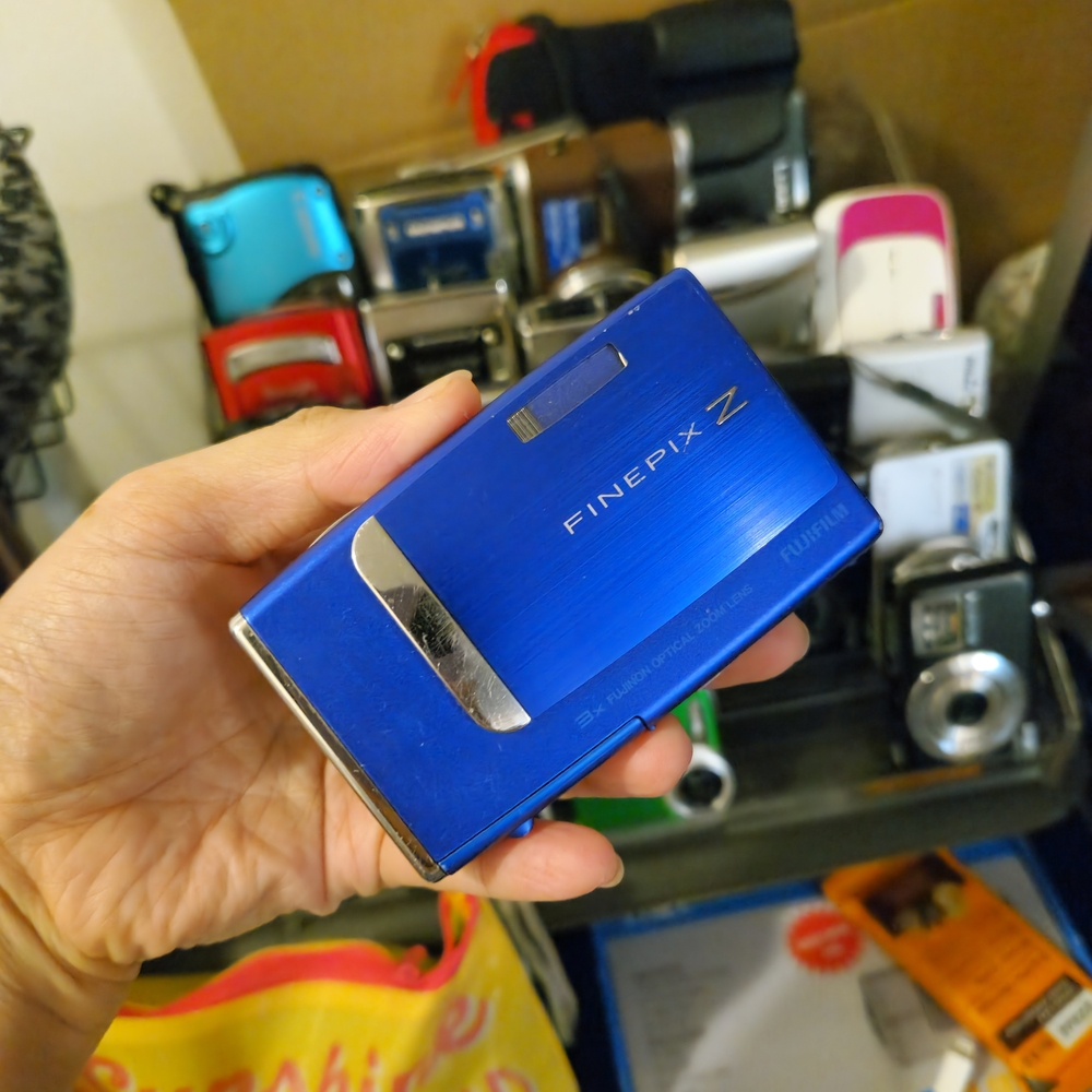 Fujifilm FinePix Z Blue Digital Camera